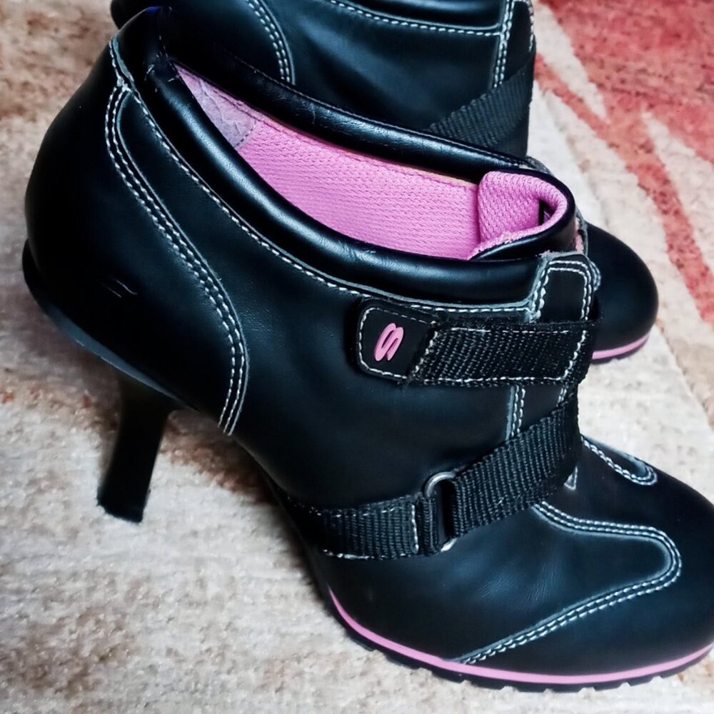 Edgy RARE Vintage Skechers Somethin’ else Black/Pink Leather Sneaker Heels - Picture 3 of 16